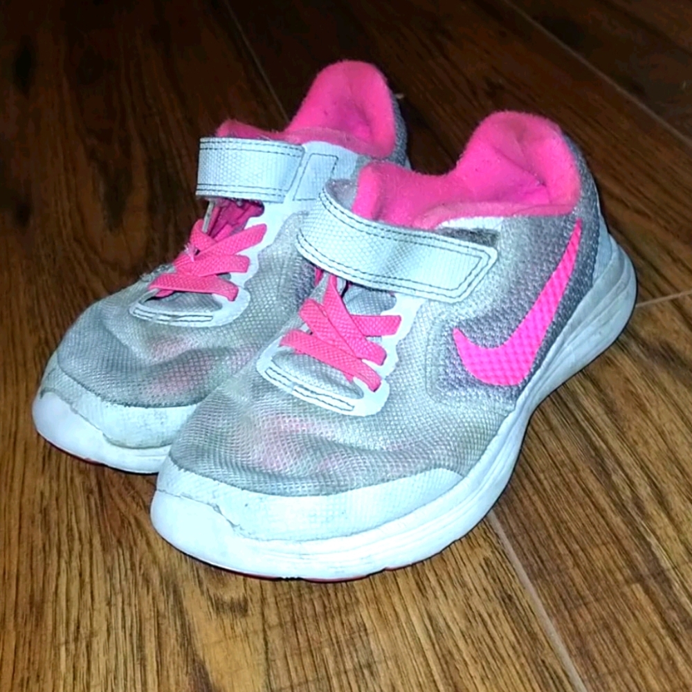 Nike Tennis Shoes